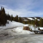 Panoramic view of a lush green golf course at Spanish Peaks Mountain Club. Smooth