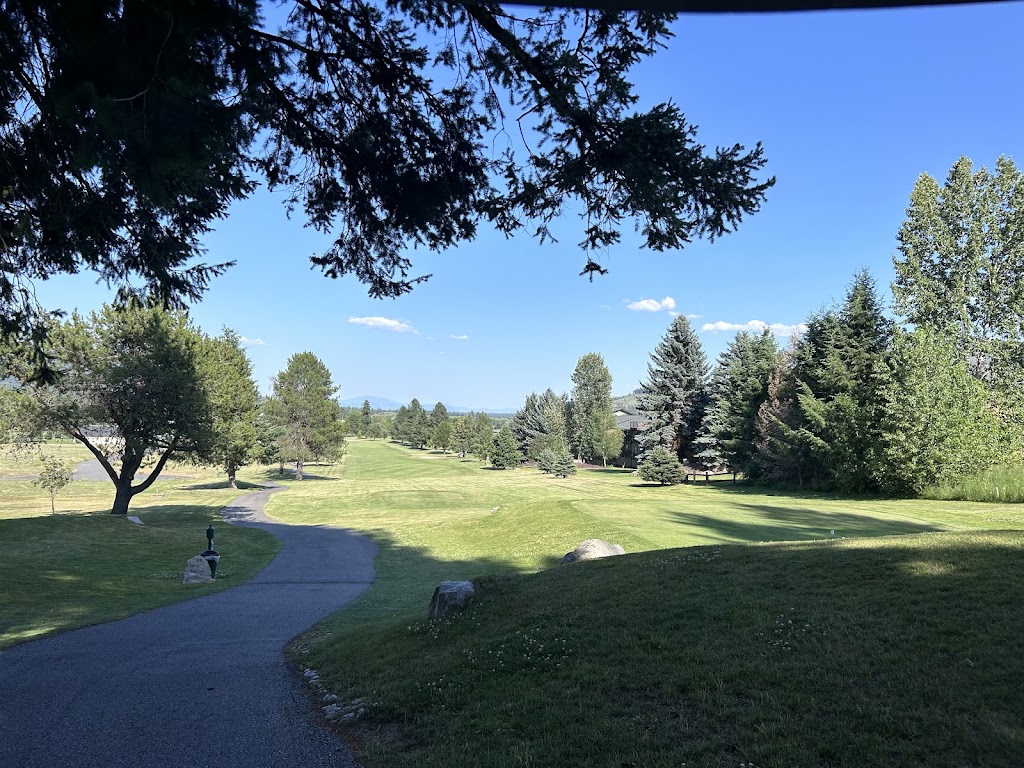 Panoramic view of a lush green golf course at Stoneridge Golf Club. Smooth