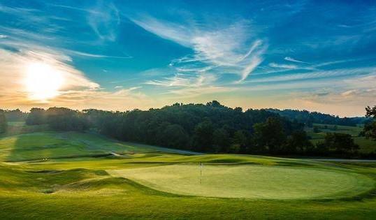 Panoramic view of a lush green golf course at Sultan's Run. Smooth