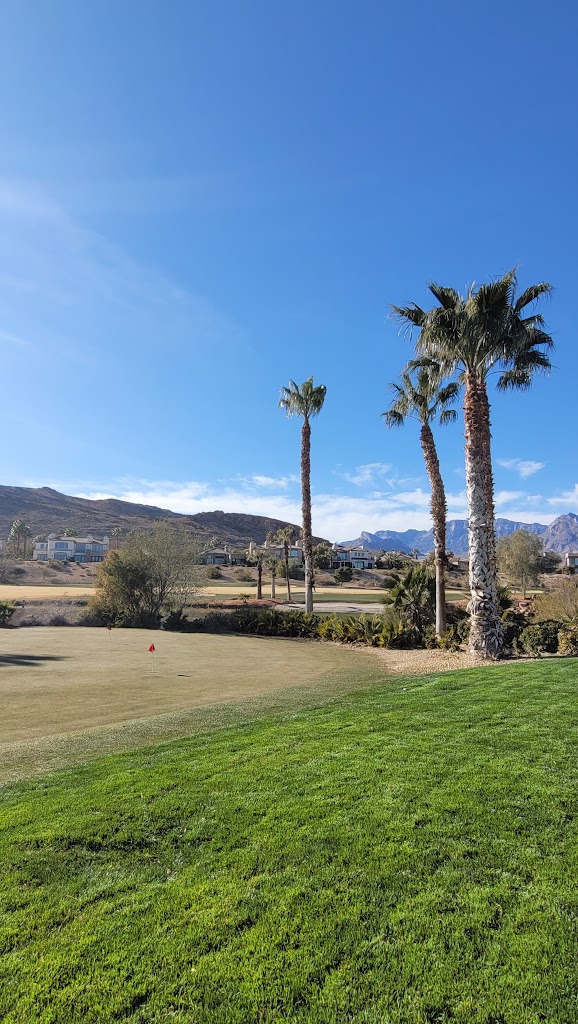 Panoramic view of a lush green golf course at The Arroyo Golf Club. Smooth