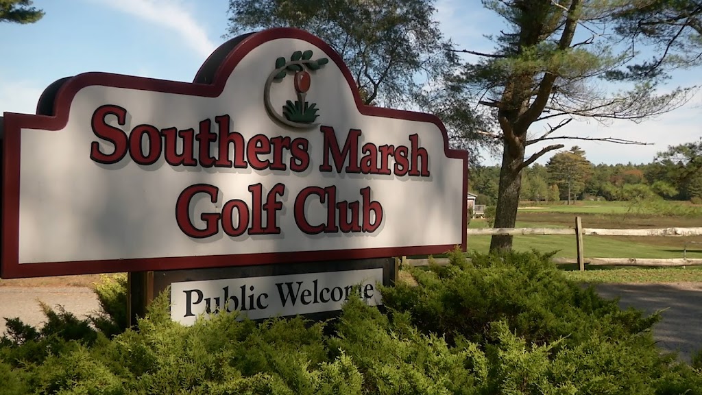 Panoramic view of a lush green golf course at The Barn at Southers Marsh Golf Club. Smooth