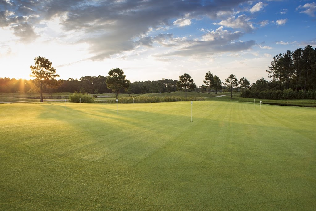 Panoramic view of a lush green golf course at The Beaufort Club. Smooth