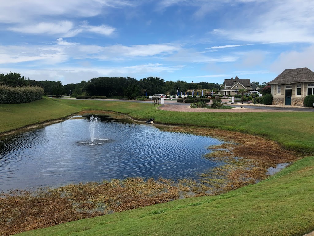 Panoramic view of a lush green golf course at The Currituck Club. Smooth