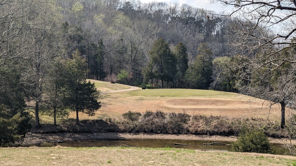 Panoramic view of a lush green golf course at The General Golf Course. Smooth