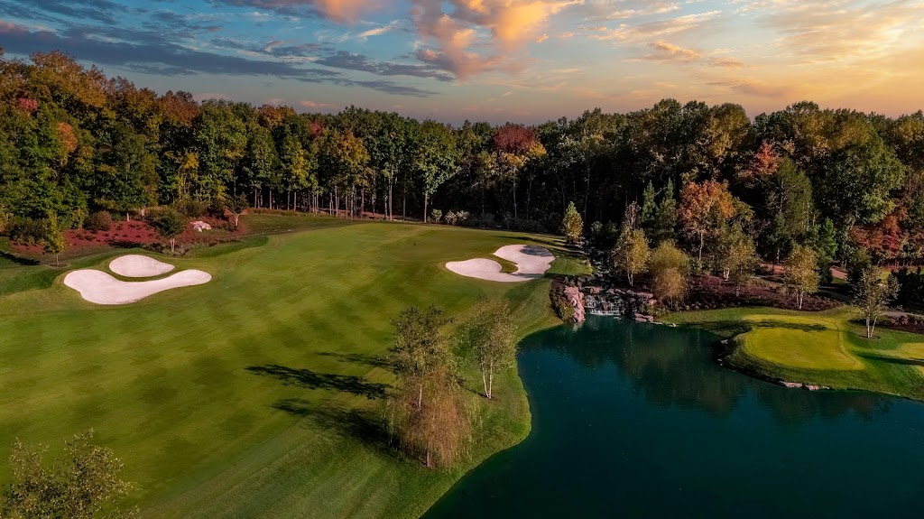 Panoramic view of a lush green golf course at Troubadour Golf & Field Club. Smooth