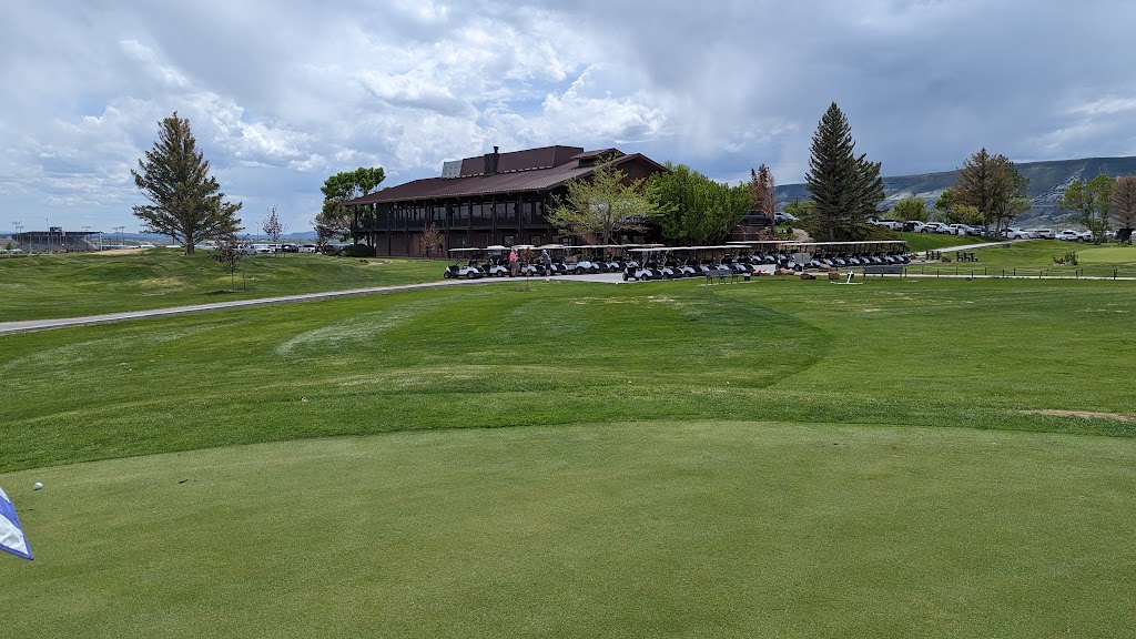 Panoramic view of a lush green golf course at White Mountain Golf Course. Smooth